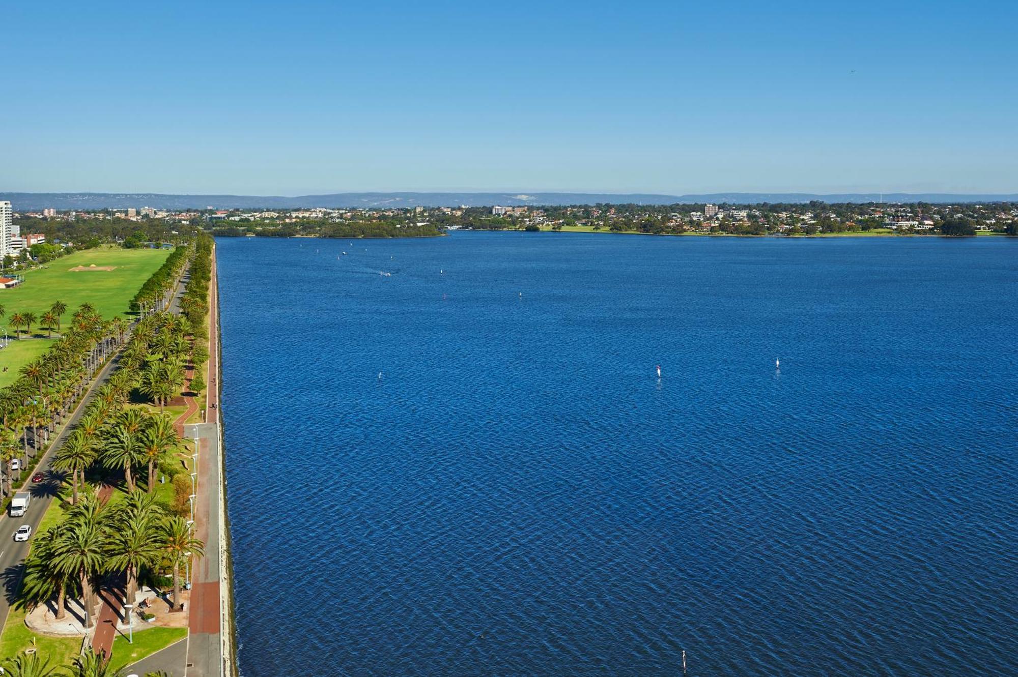 Hotel Doubletree By Hilton Waterfront 4*