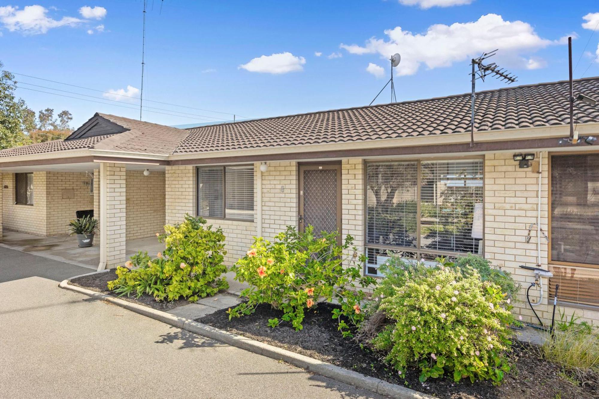 Coastal Convenience! Walk To The Shops & Cafes... Villa *