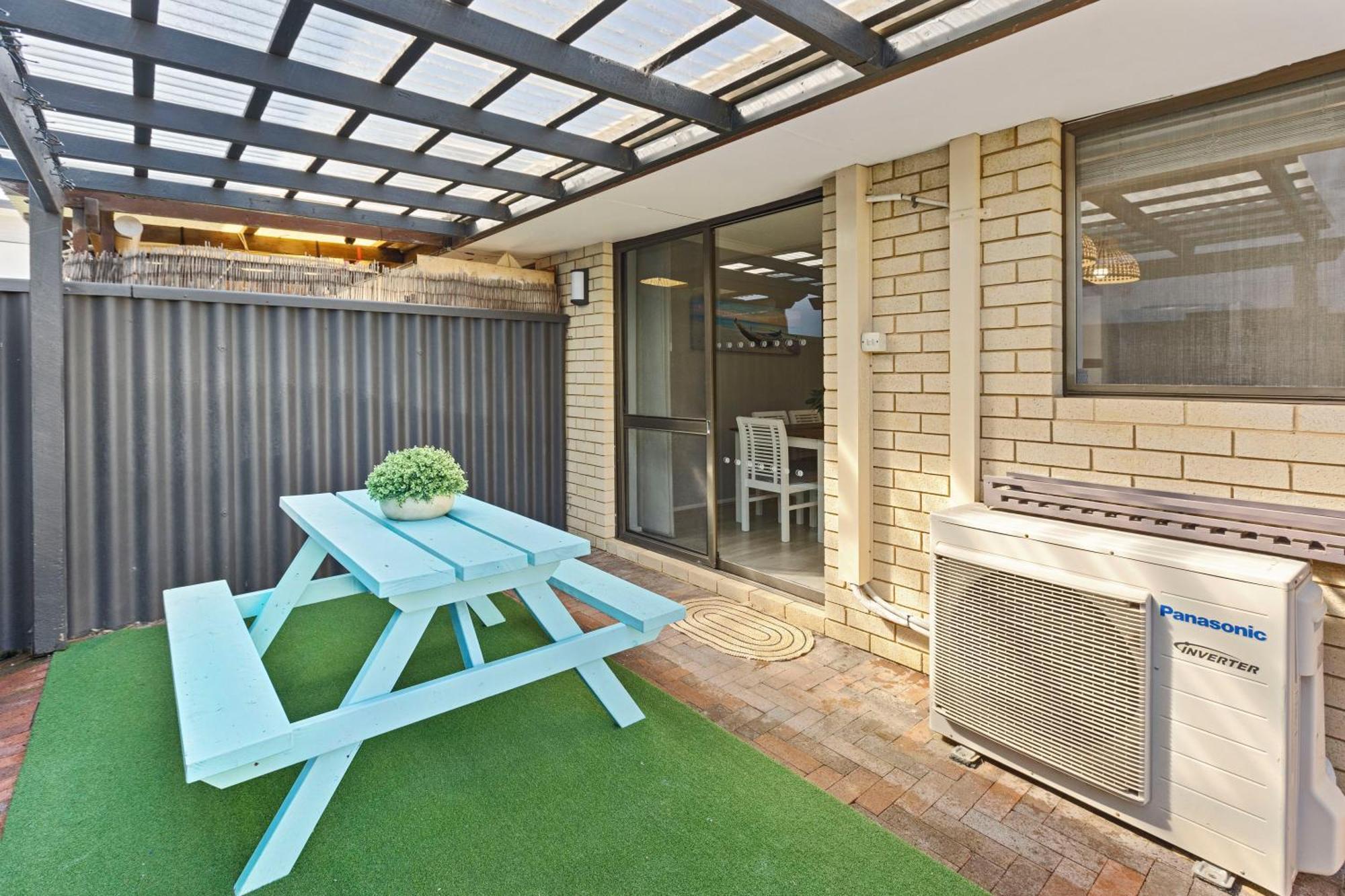 Coastal Convenience! Walk To The Shops & Cafes... Perth