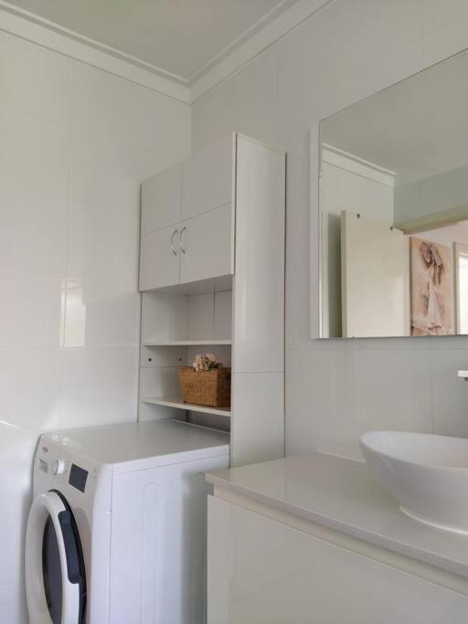 Simply Delightful Unit Close To Cbd And *