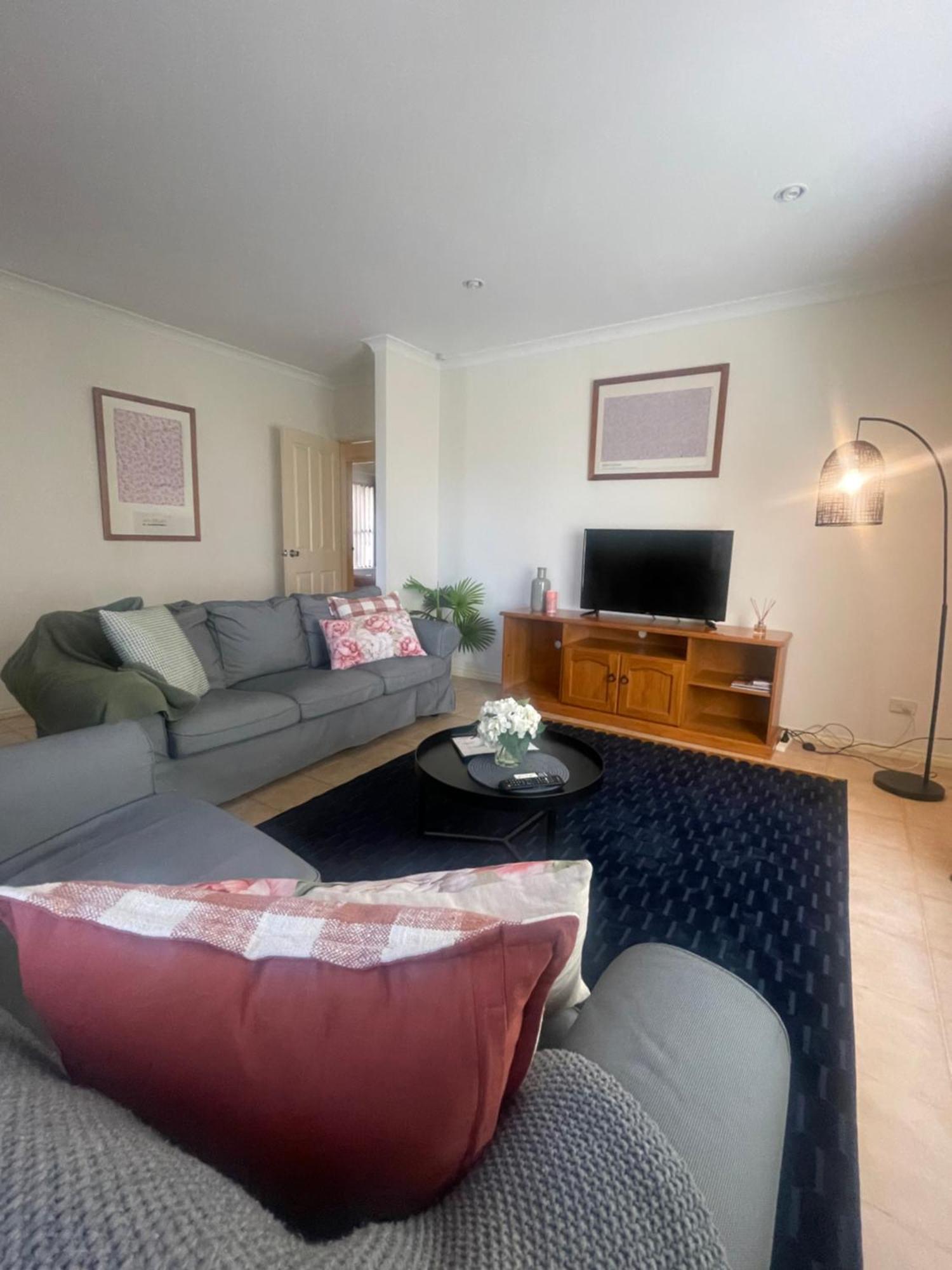Holiday home 11 Secluded Shaw Family Innaloo Perth