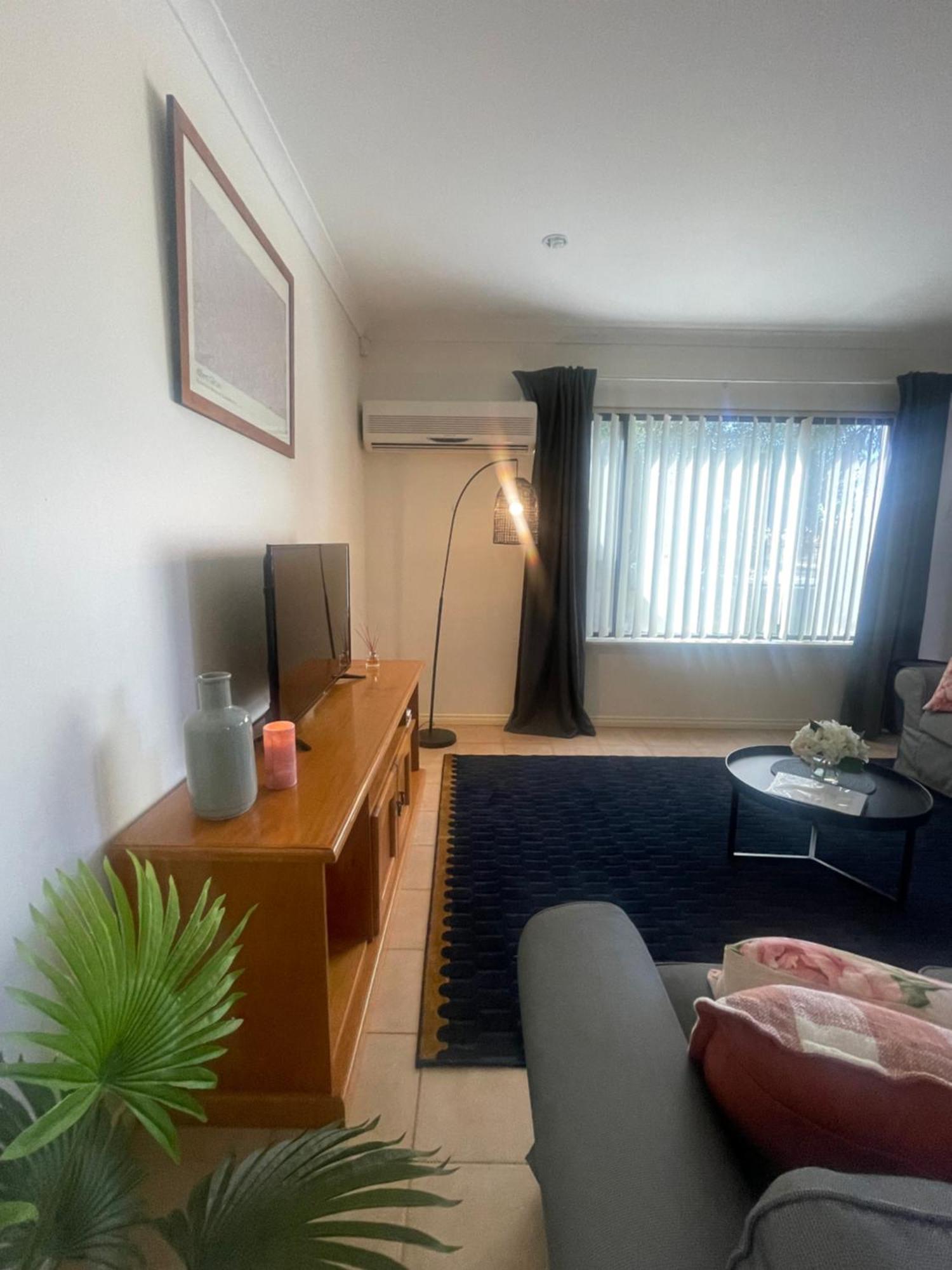 11 Secluded Shaw Family Innaloo Holiday home Perth