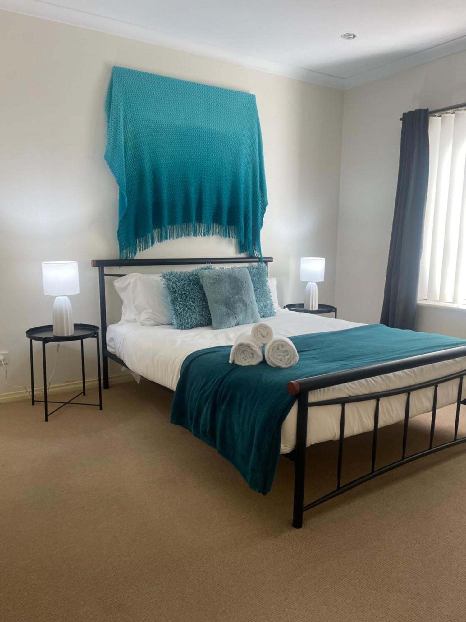 11 Secluded Shaw Family Innaloo Holiday home *