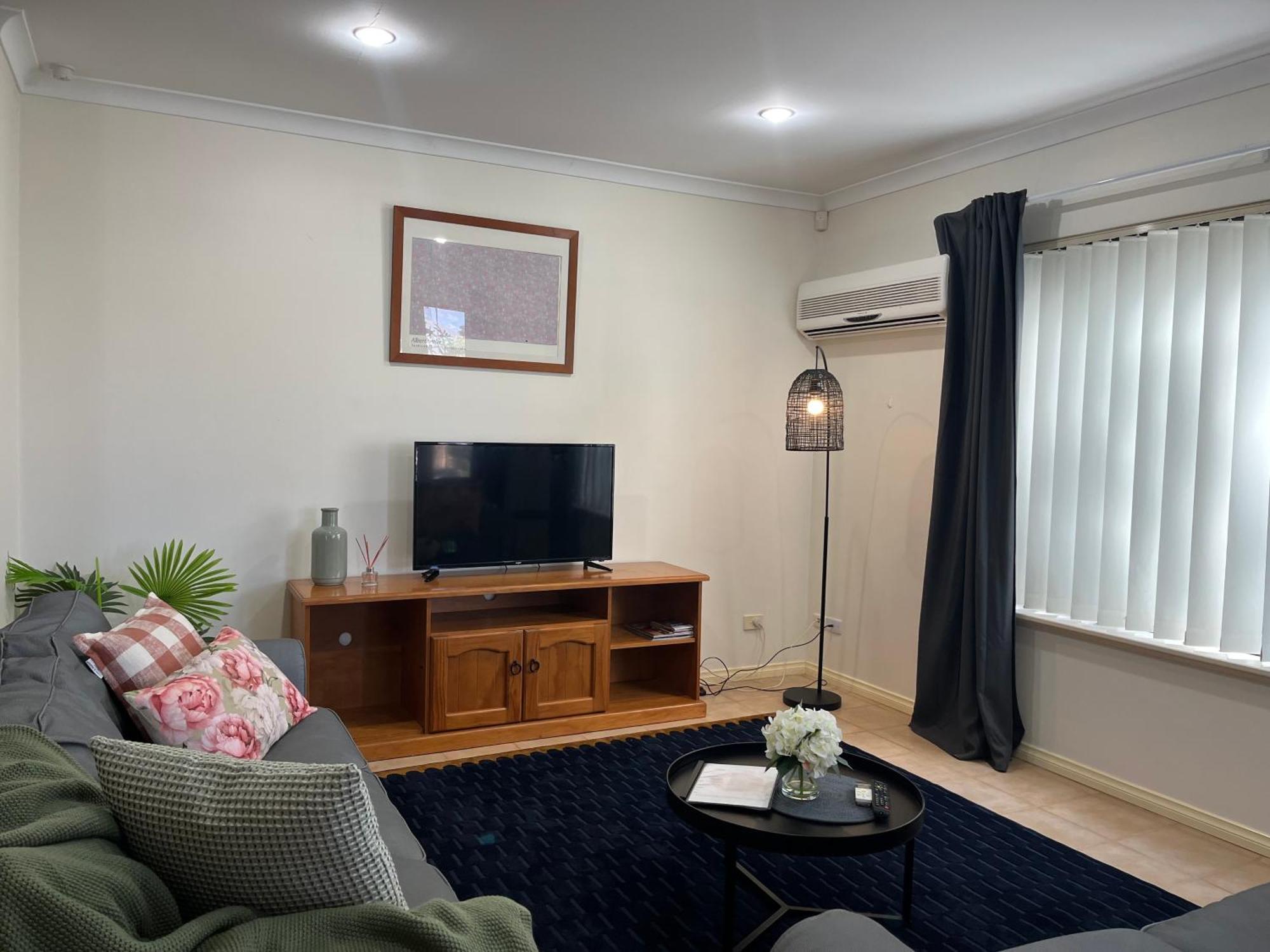 Holiday home 11 Secluded Shaw Family Innaloo Perth