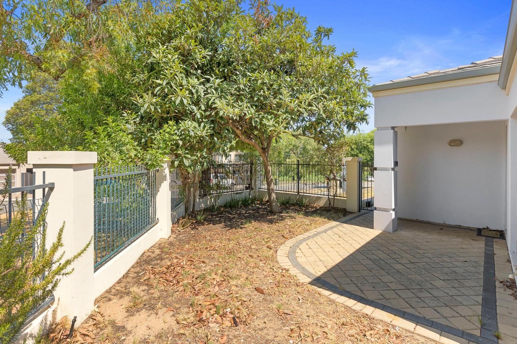 11 Secluded Shaw Family Innaloo * Perth