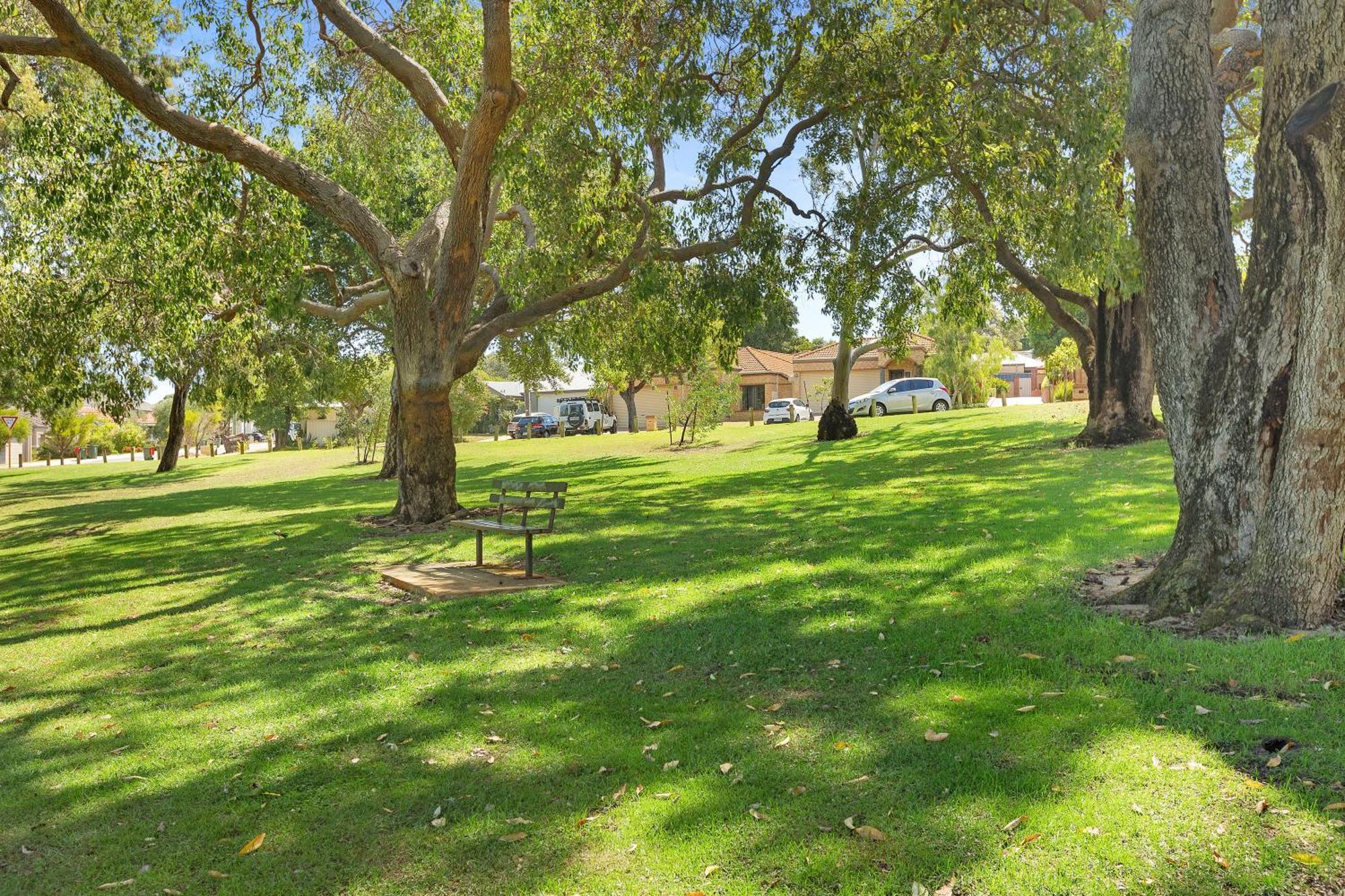 11 Secluded Shaw Family Innaloo * Perth