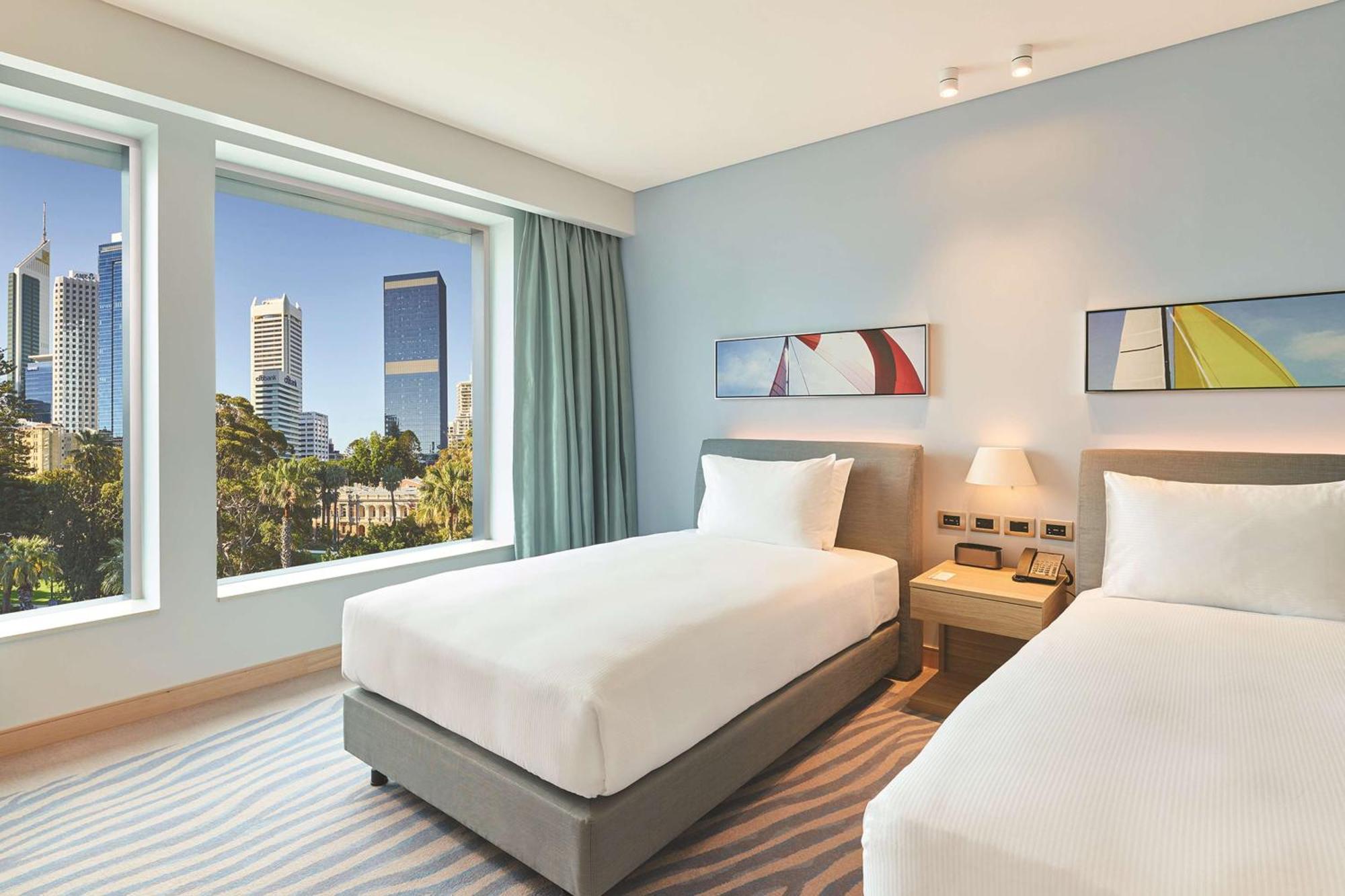 Hotel Doubletree By Hilton Waterfront 4*