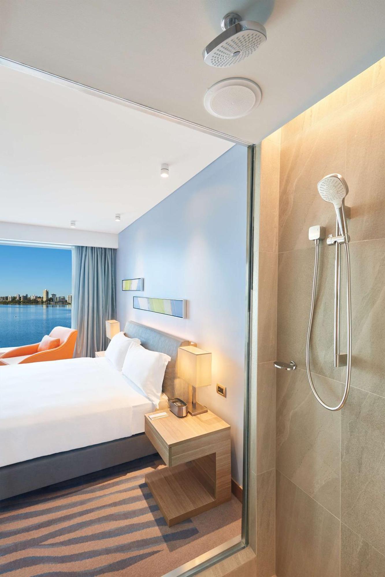 Hotel Doubletree By Hilton Waterfront 4*