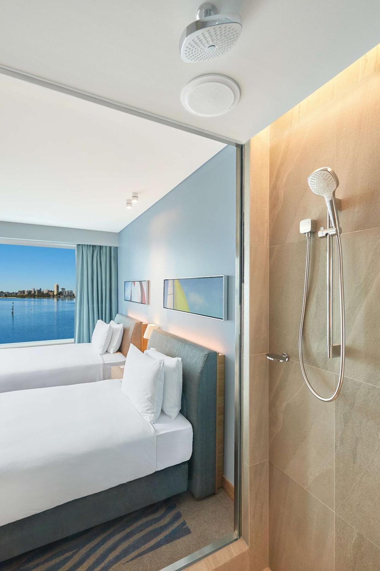 Doubletree By Hilton Waterfront
