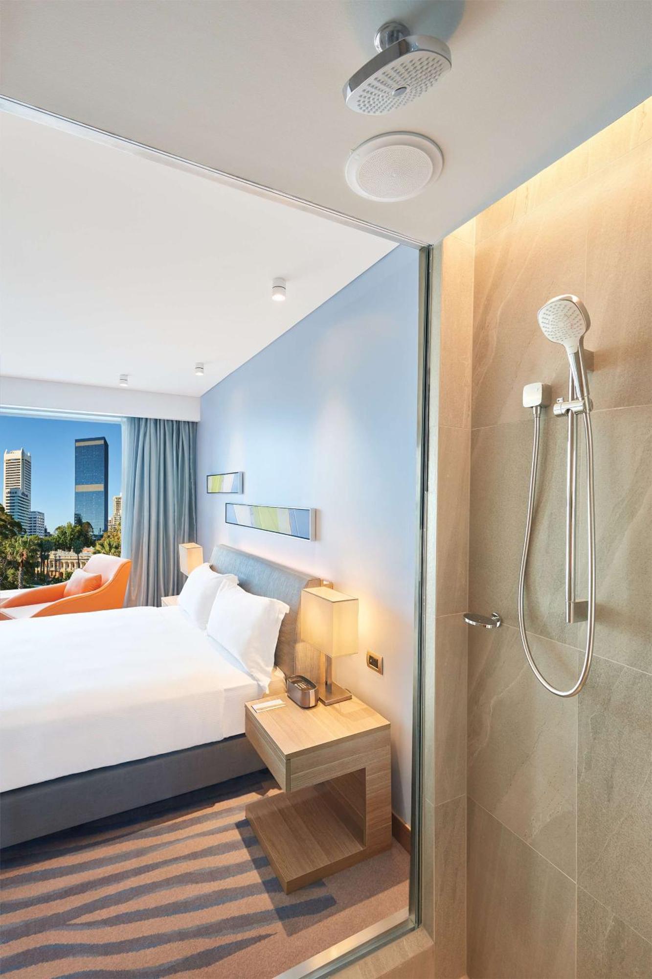 Doubletree By Hilton Waterfront 4*