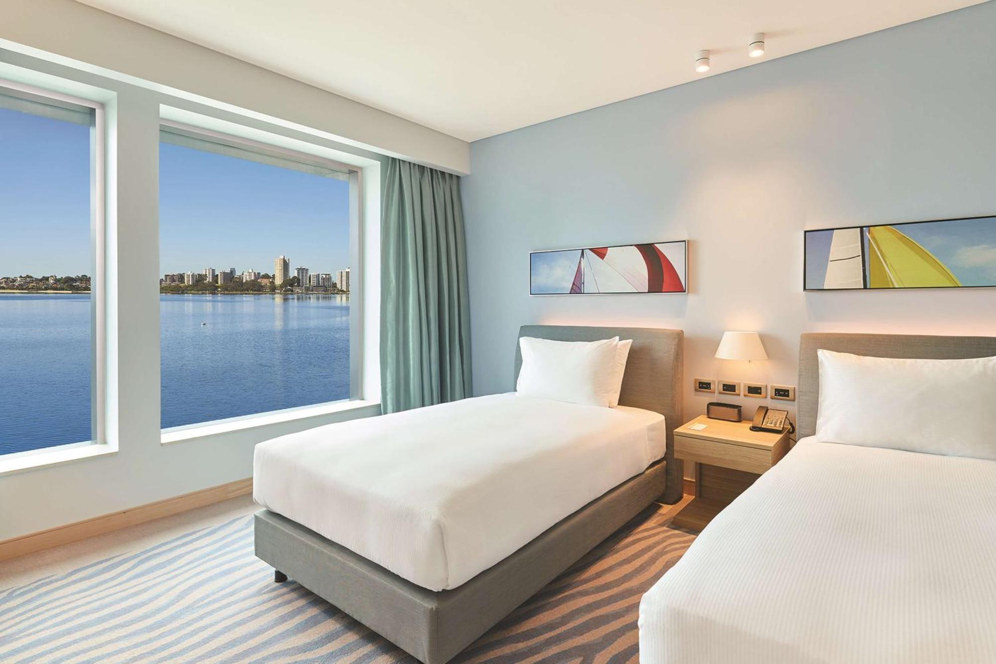 Doubletree By Hilton Waterfront