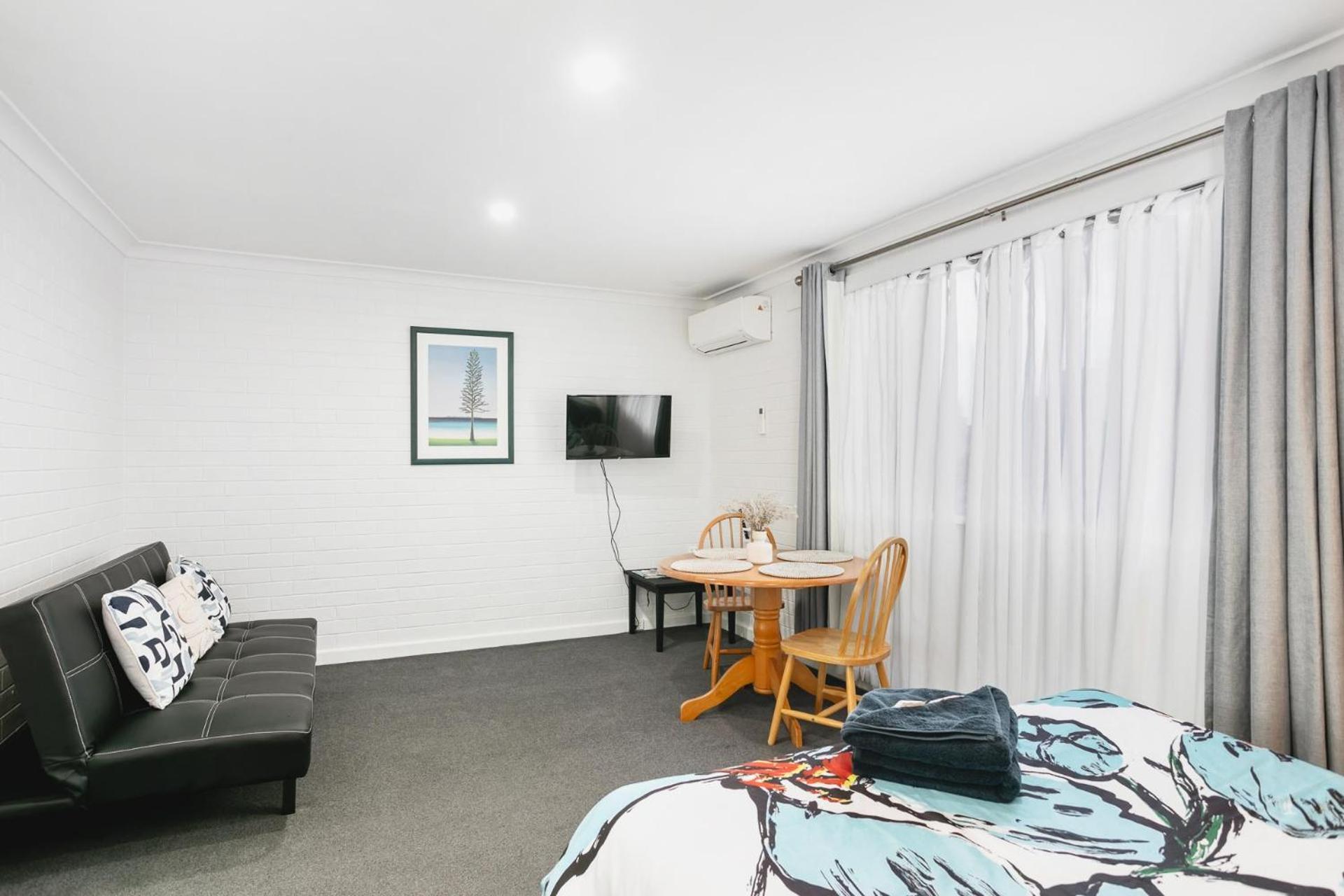 Malibu - * Perth