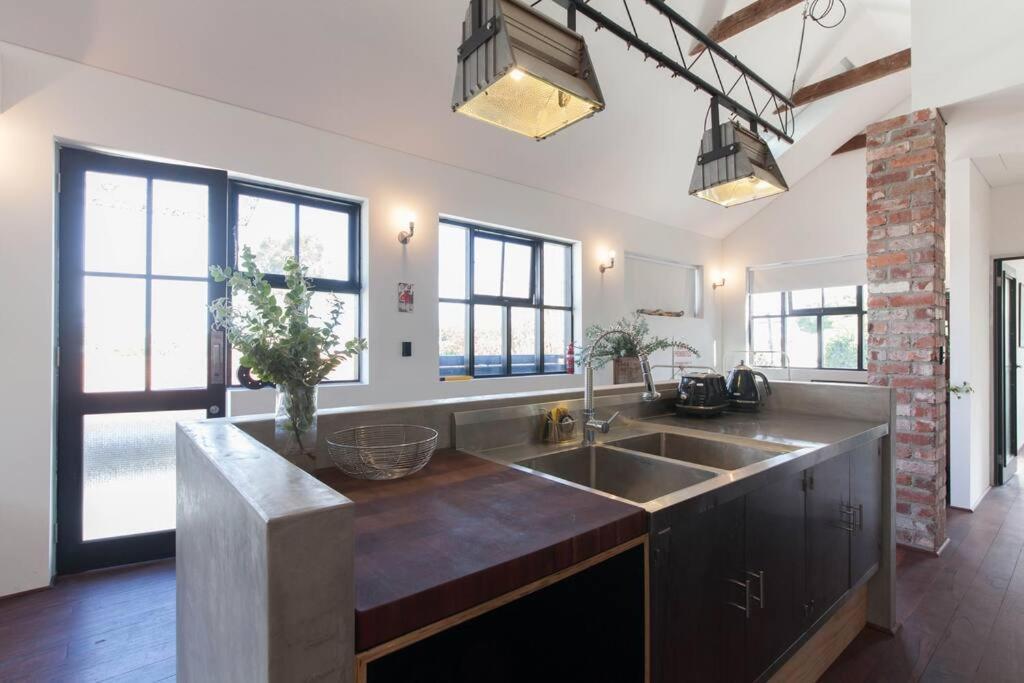 Chic Loft Style Apartment *