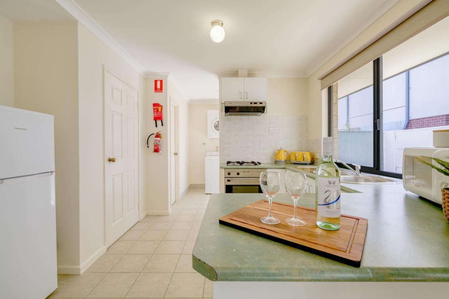 Belmont Comfort - And Light-filled Holiday home Perth