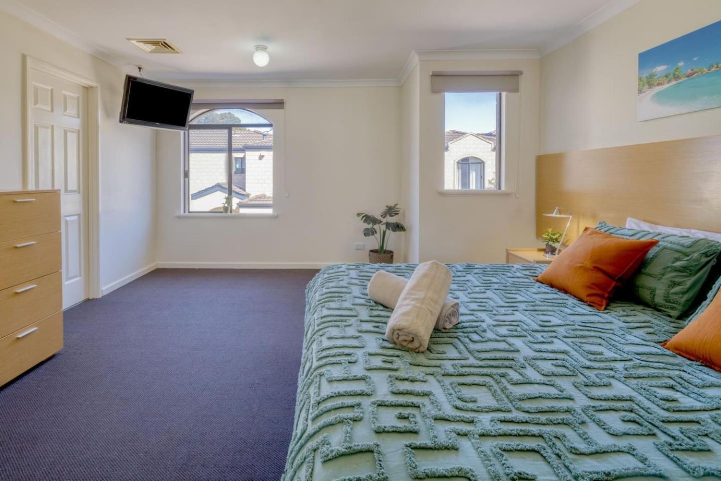 Belmont Comfort - And Light-filled * Perth