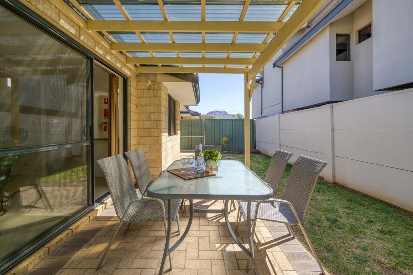 Belmont Comfort - And Light-filled * Perth