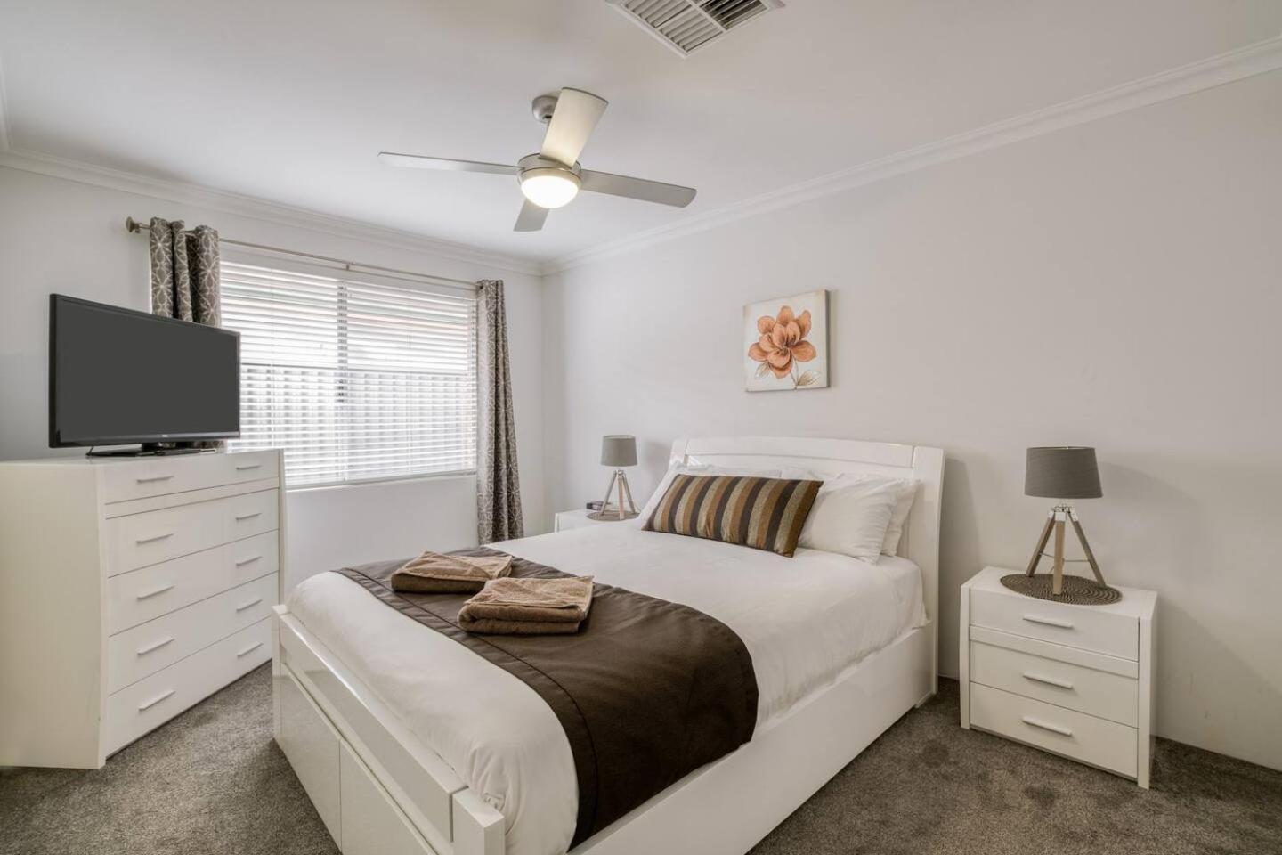 Rivervale Retreat - Spacious Family Living Holiday home Perth