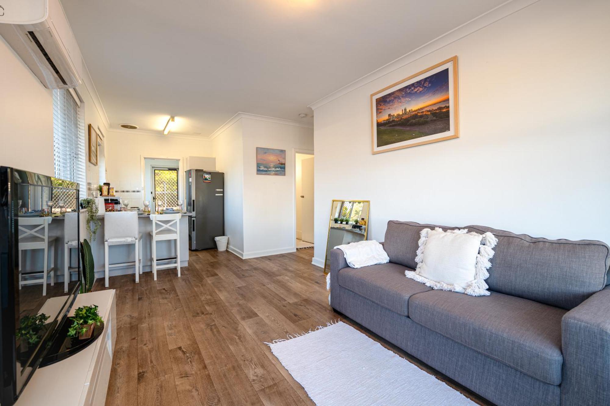 Cozy 5 Bed House Nr Airport/dfo/casino Holiday home *