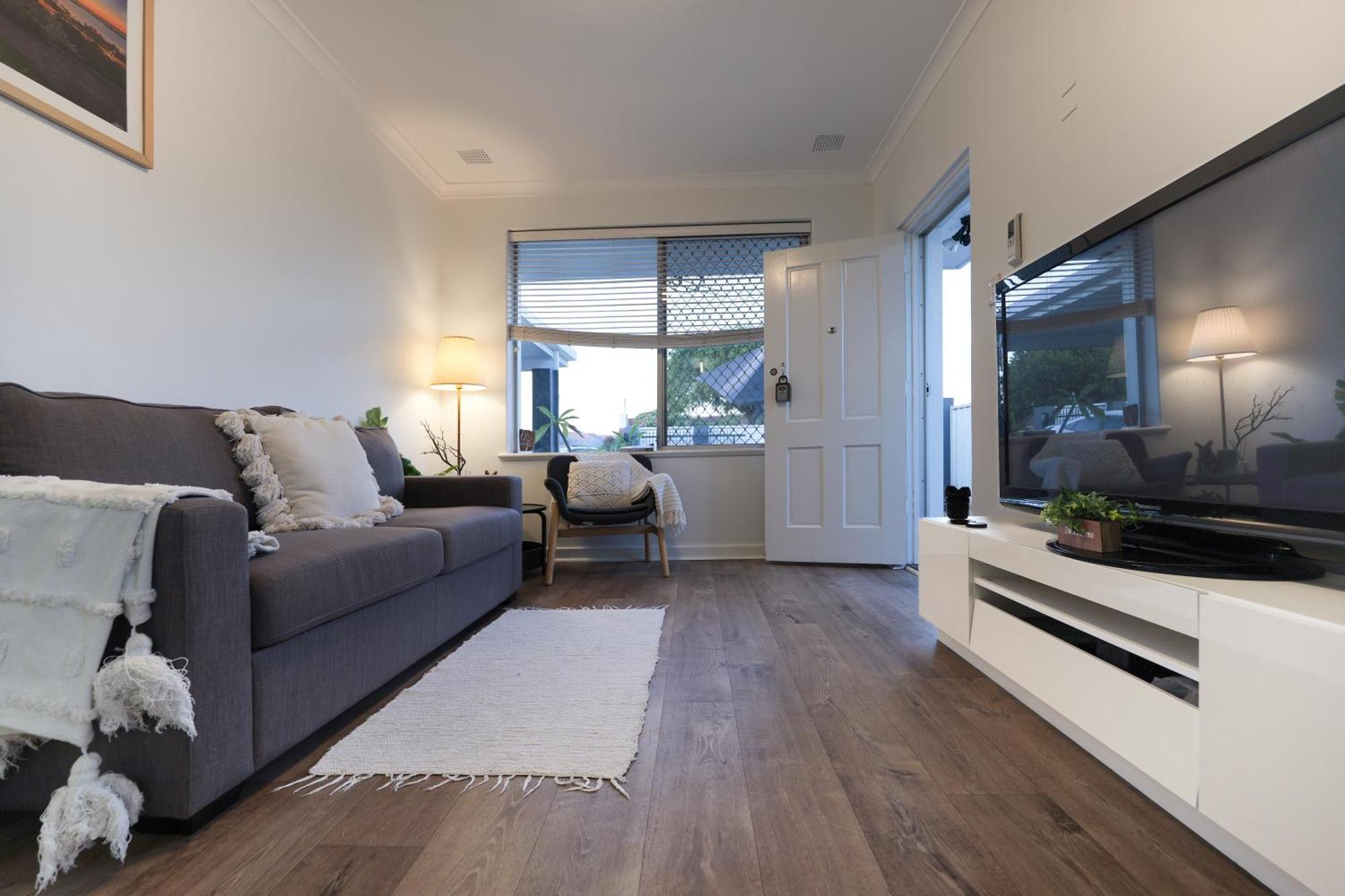 Cozy 5 Bed House Nr Airport/dfo/casino