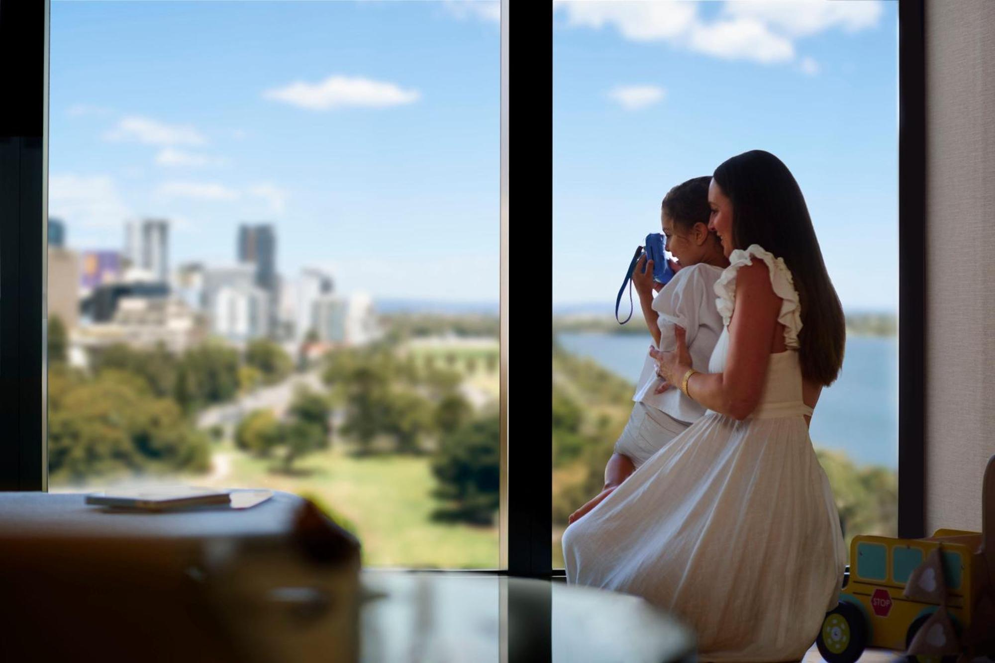 The Ritz-carlton, Hotel