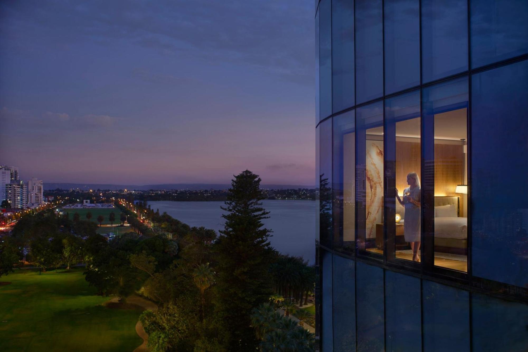 The Ritz-carlton,