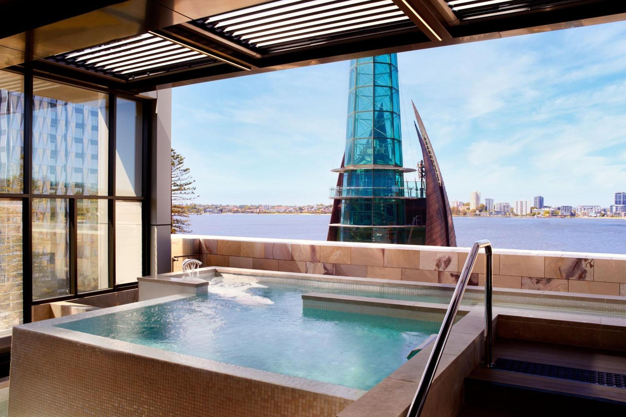 The Ritz-carlton,