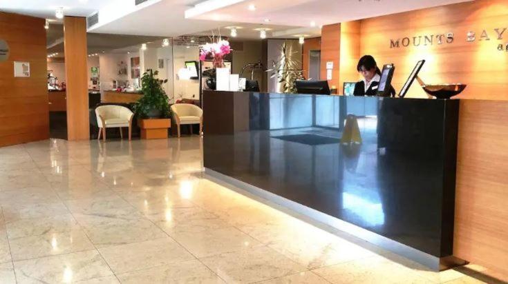 Lovely With Private Courtyard, Pool, Free Parking, Gym Apartment *