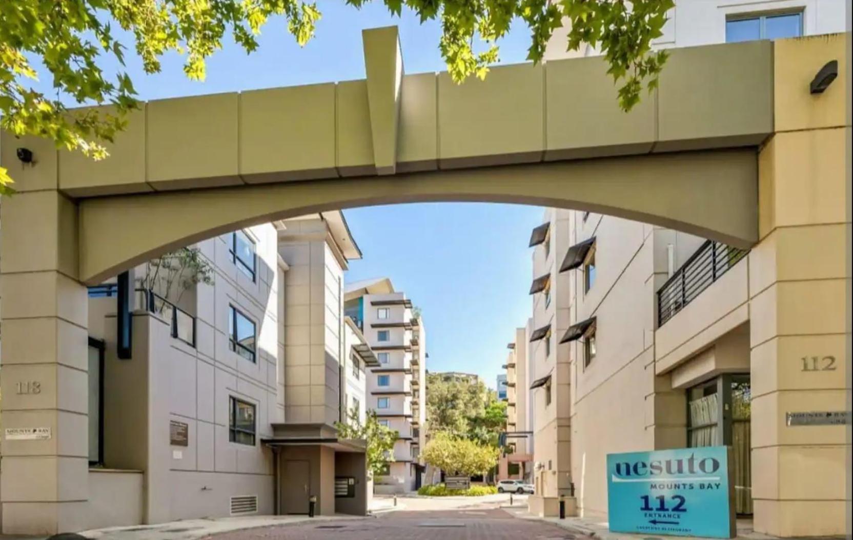 Apartment Lovely With Private Courtyard, Pool, Free Parking, Gym Perth