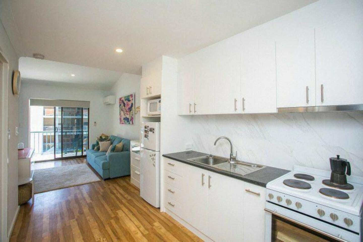 Coastal Salty Kiss Sleeps 4!