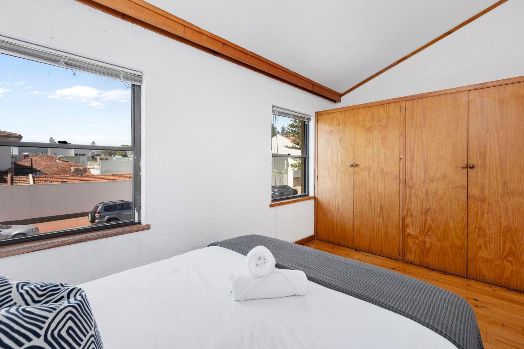 Apartment 15 Cottesloe - Steps From - Sleeps 3 Perth