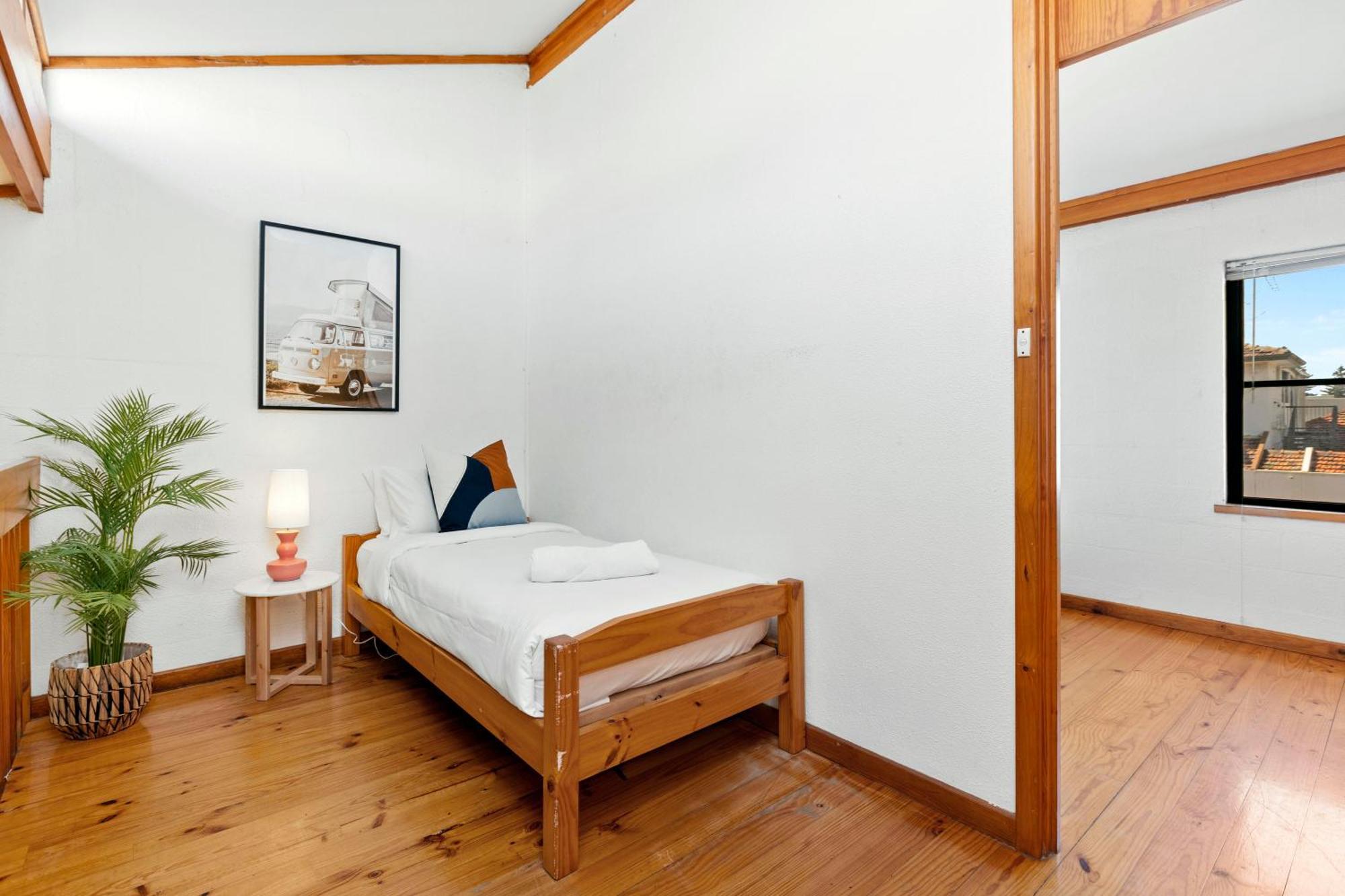 Apartment 15 Cottesloe - Steps From - Sleeps 3 *