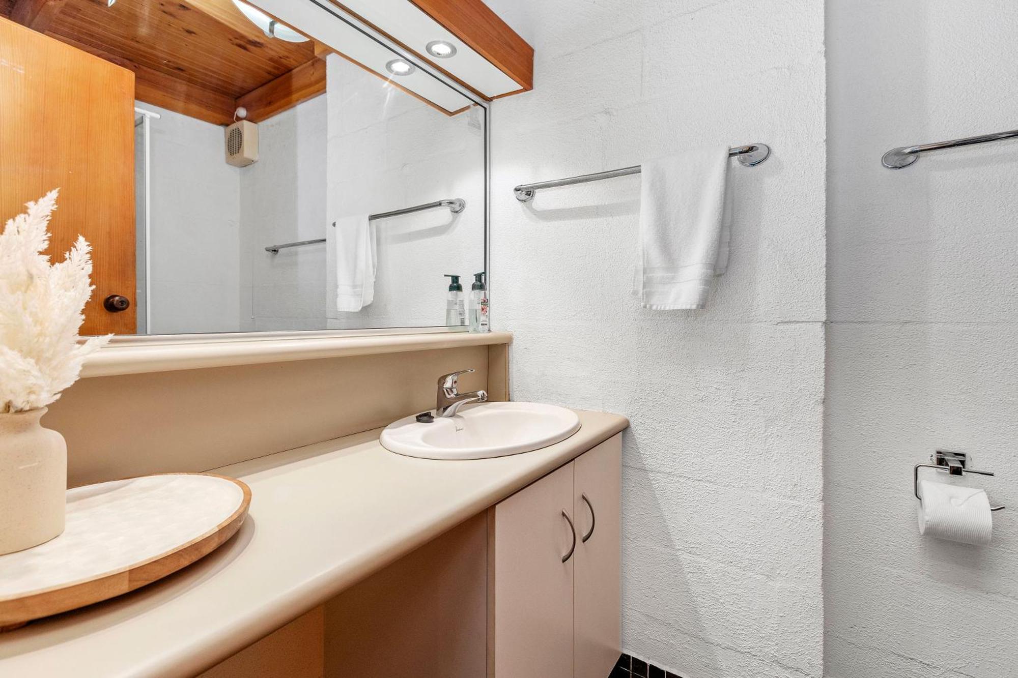 Apartment 15 Cottesloe - Steps From - Sleeps 3