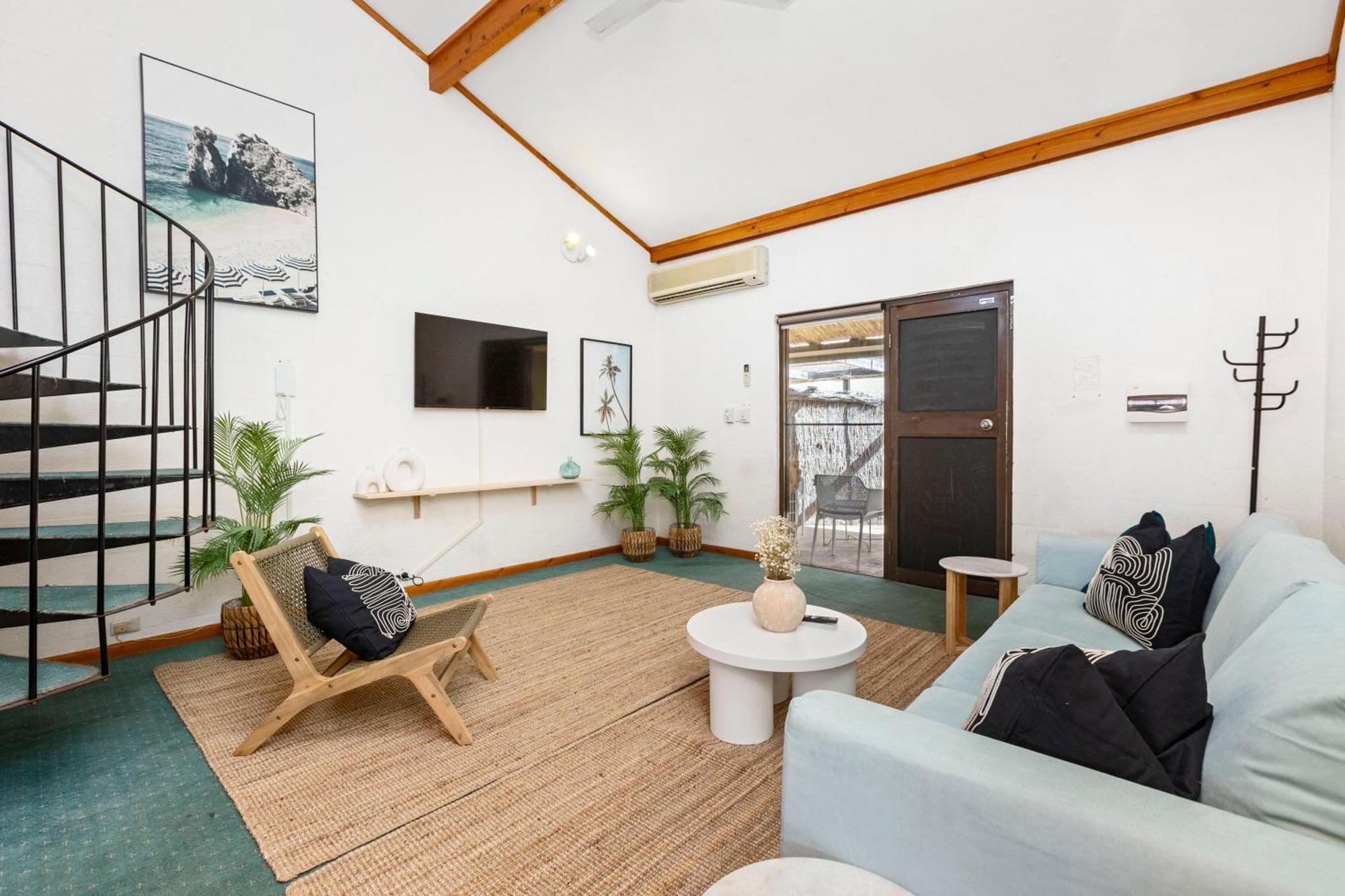 15 Cottesloe - Steps From - Sleeps 3