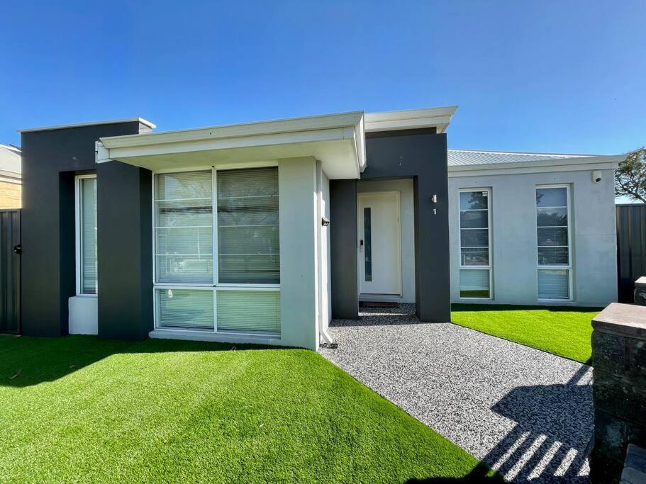 And Neat House For Your Journey - Renovated