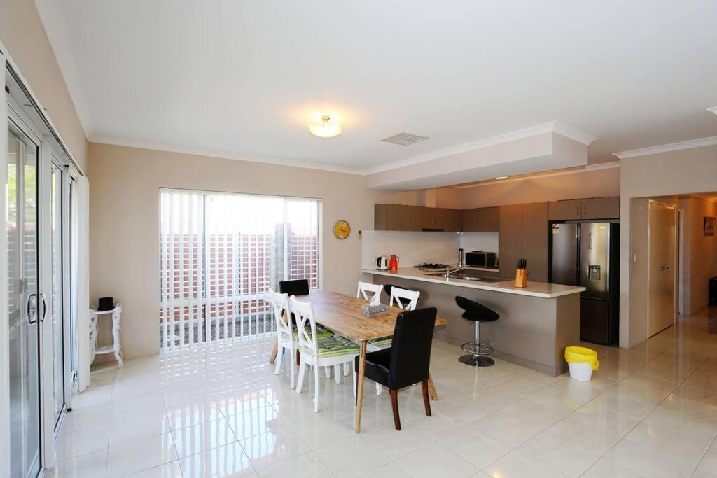 And Neat House For Your Journey - Renovated Perth