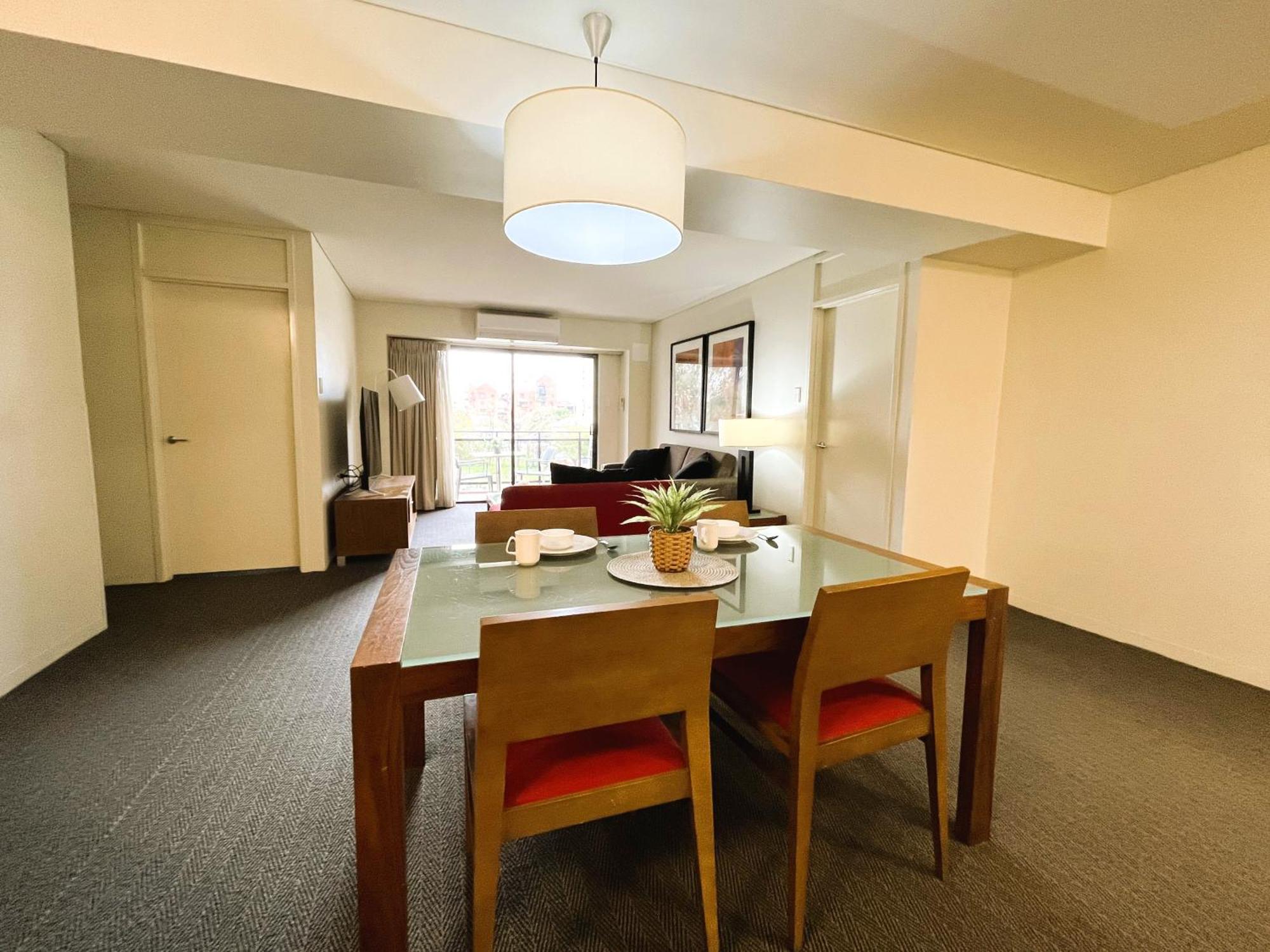 Apartment 420 Spacious Sanctuary Poolgym 2x2 Perth