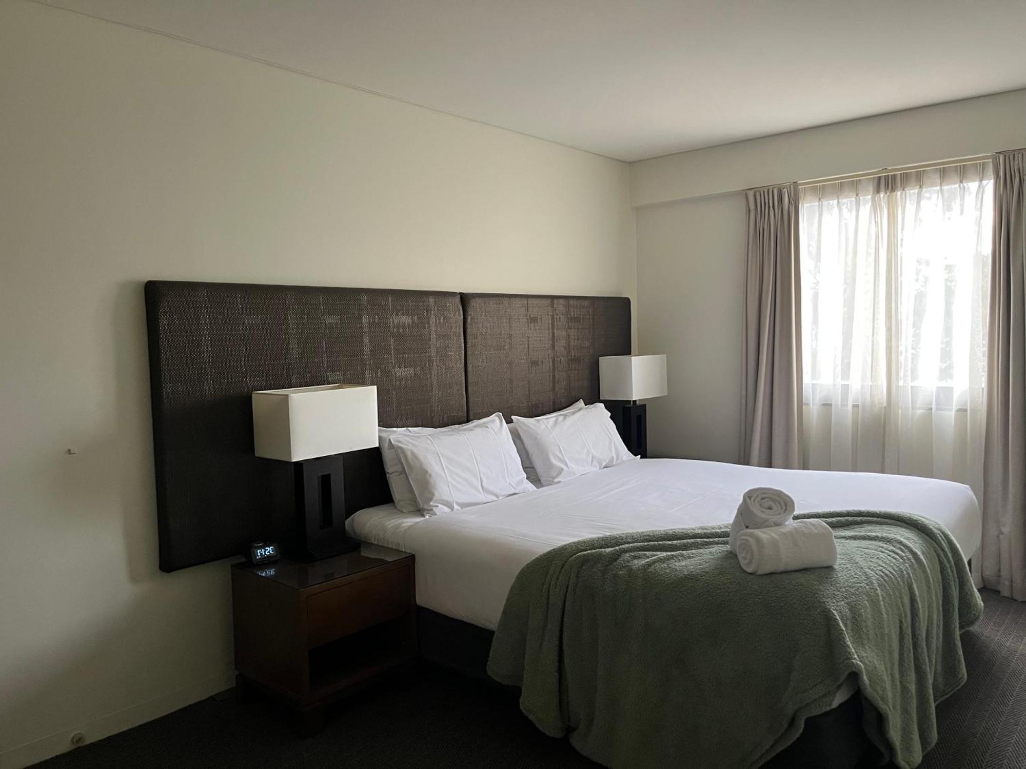 Apartment 420 Spacious Sanctuary Poolgym 2x2 Perth
