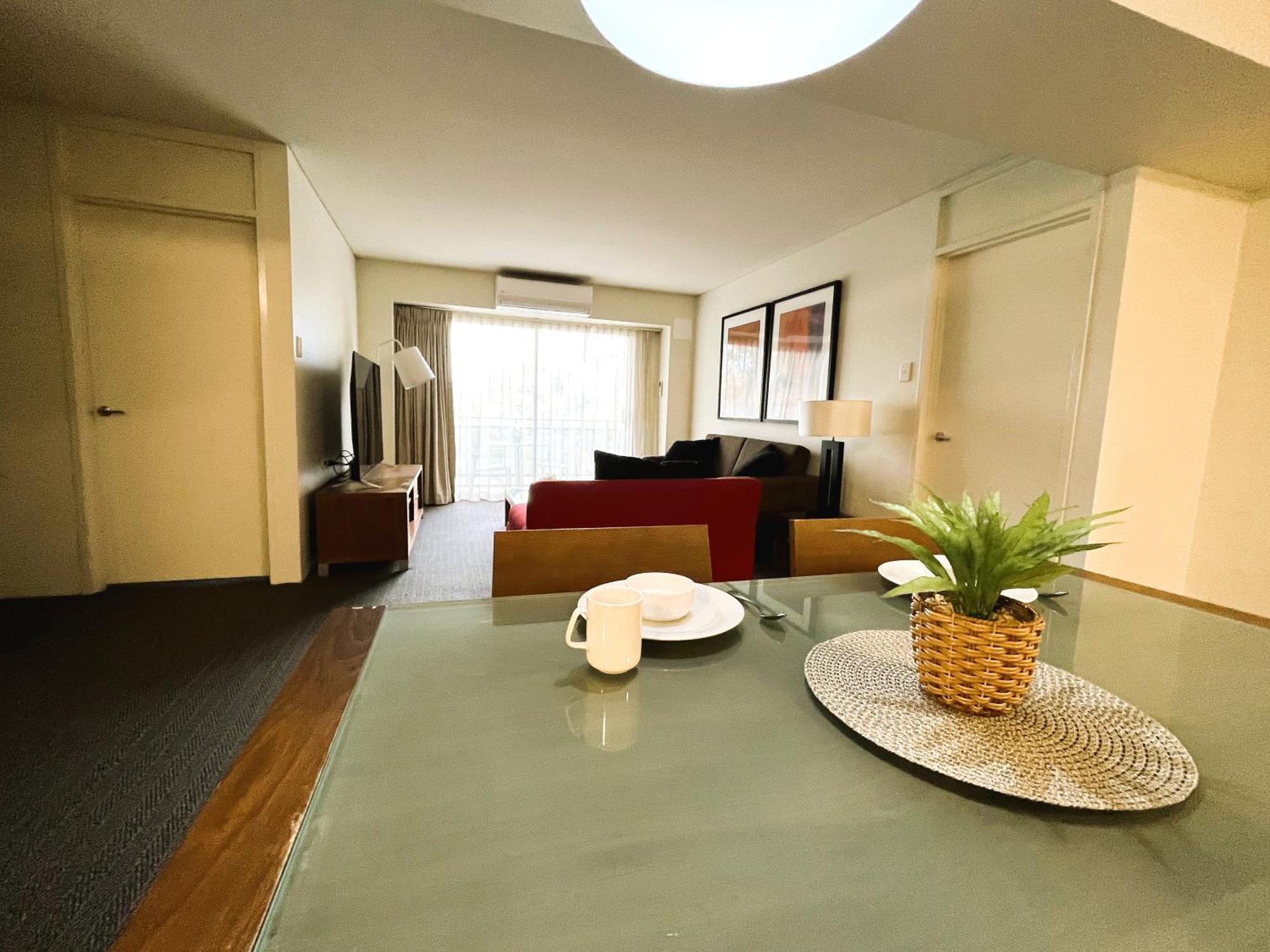 Apartment 420 Spacious Sanctuary Poolgym 2x2