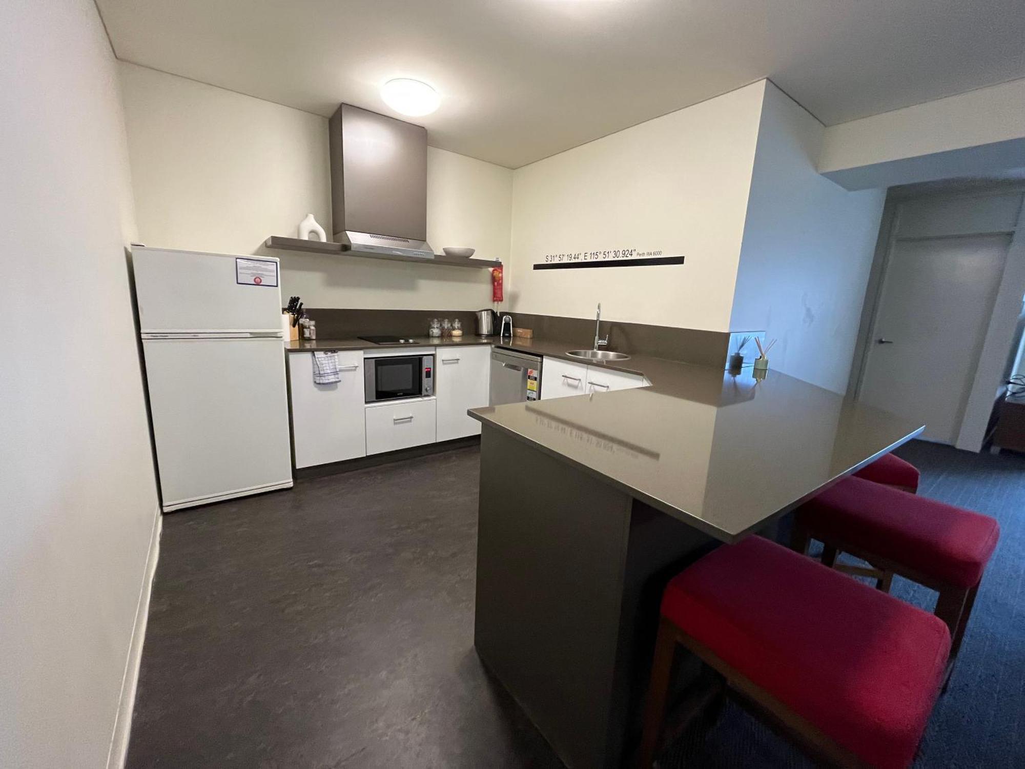 Apartment 420 Spacious Sanctuary Poolgym 2x2 Perth