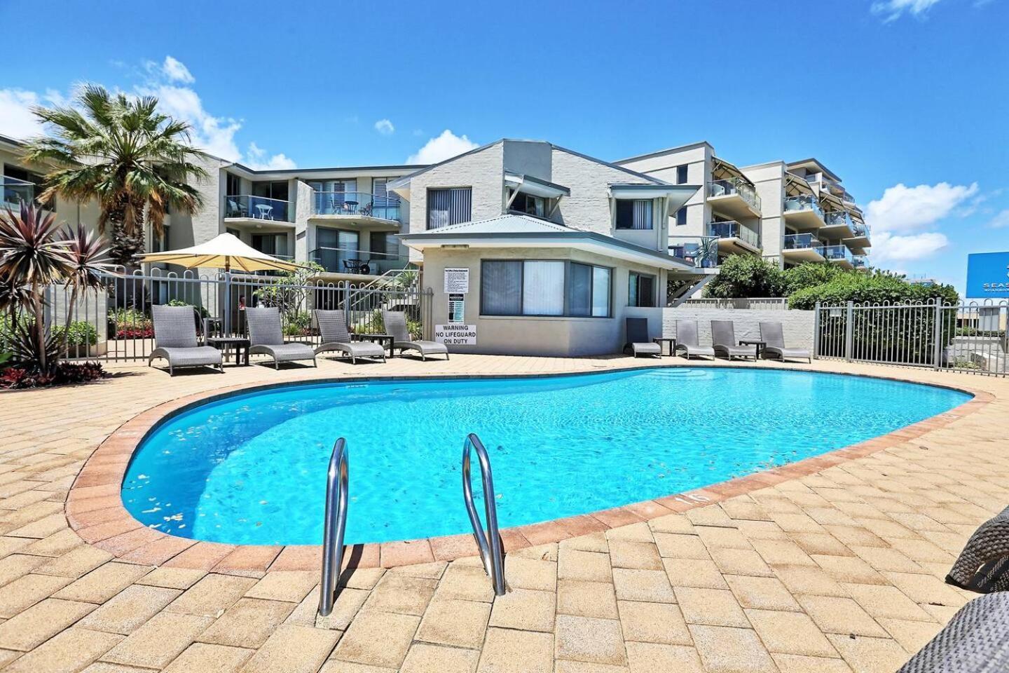 Apartment Scarborough Front - Shell Seven