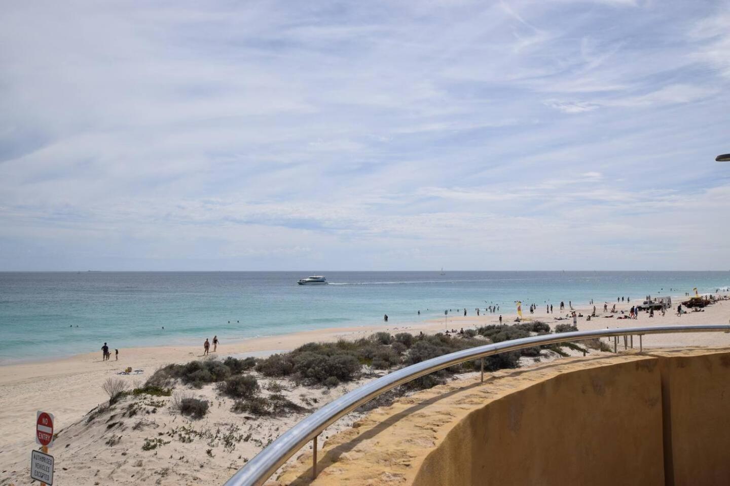 Apartment West Lagoon 123 - Location & Views!!! Perth