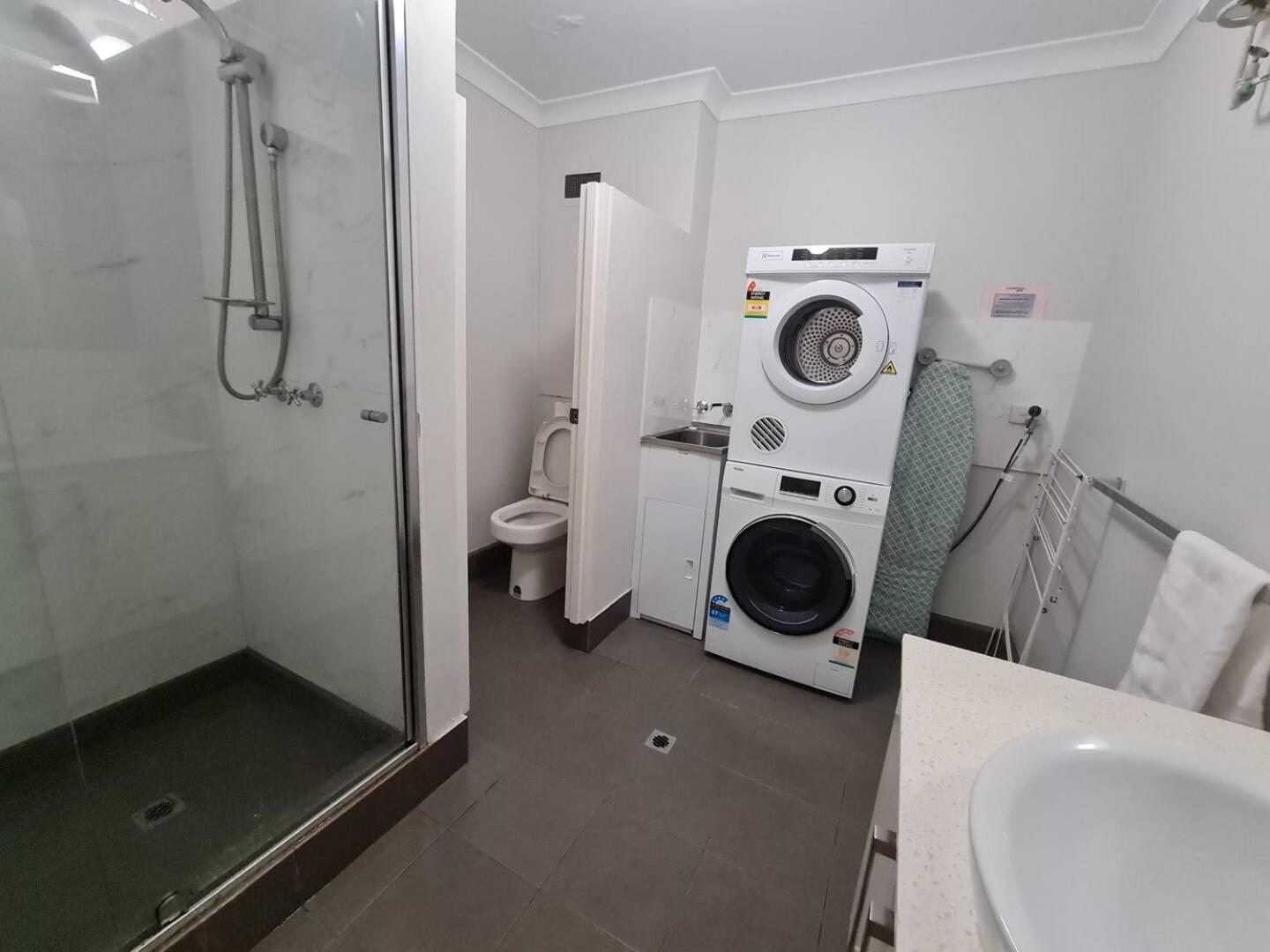 West Lagoon 213 - Corner Unit! Apartment Perth