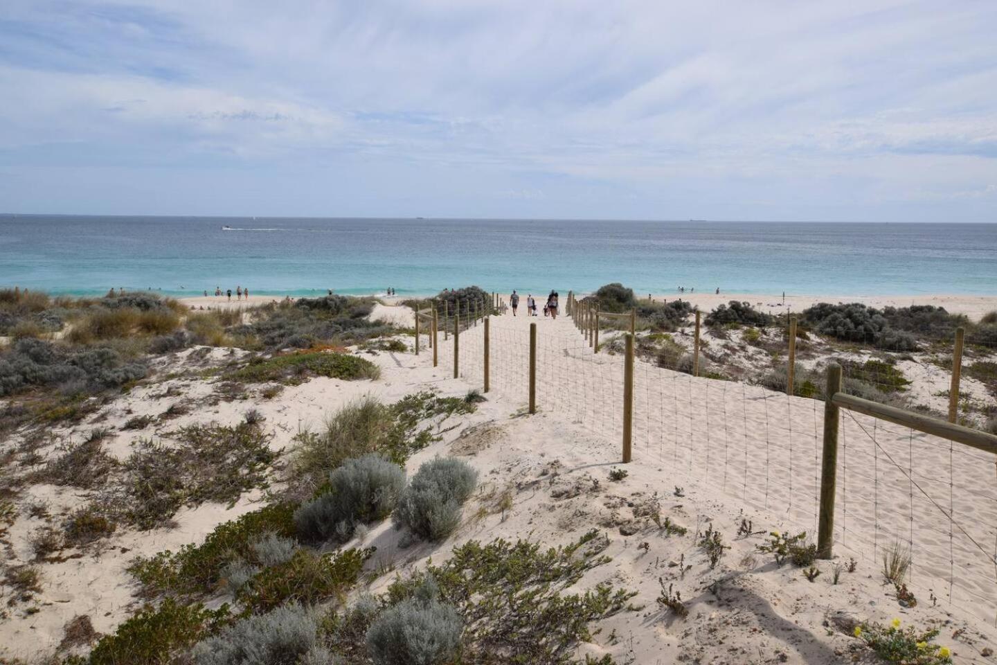 West Lagoon 206 - Sleeps Three! Value!!! Perth