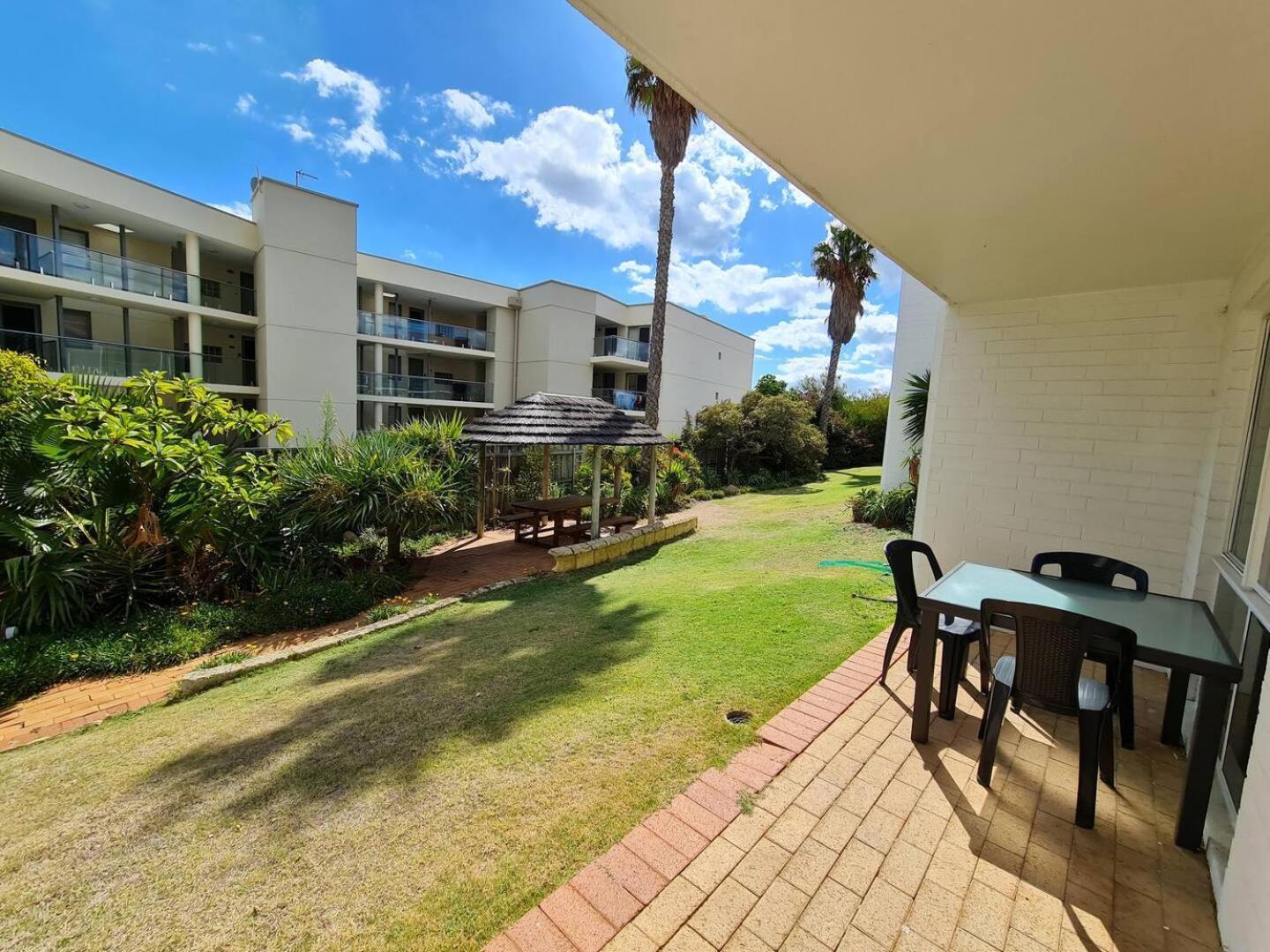 Apartment West Lagoon 206 - Sleeps Three! Value!!! Perth