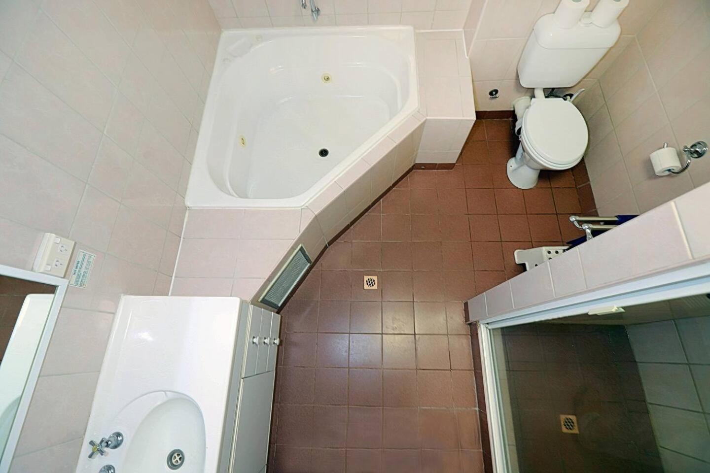 Apartment West Lagoon 206 - Sleeps Three! Value!!! *