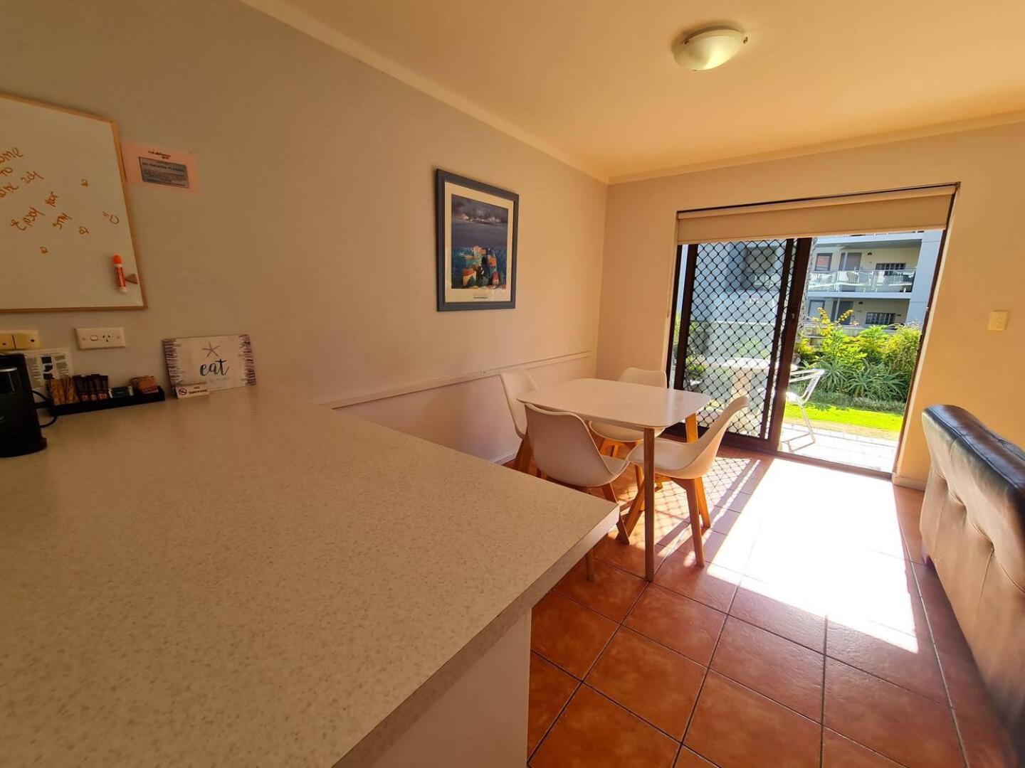 West Beach Lagoon 204 - Ground Floor! Perth