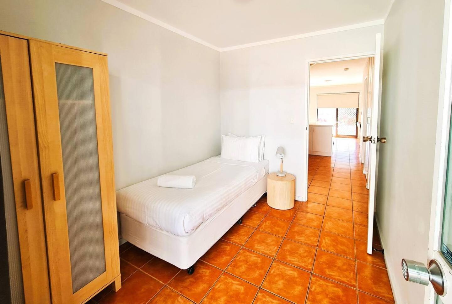 Apartment West Beach Lagoon 204 - Ground Floor!