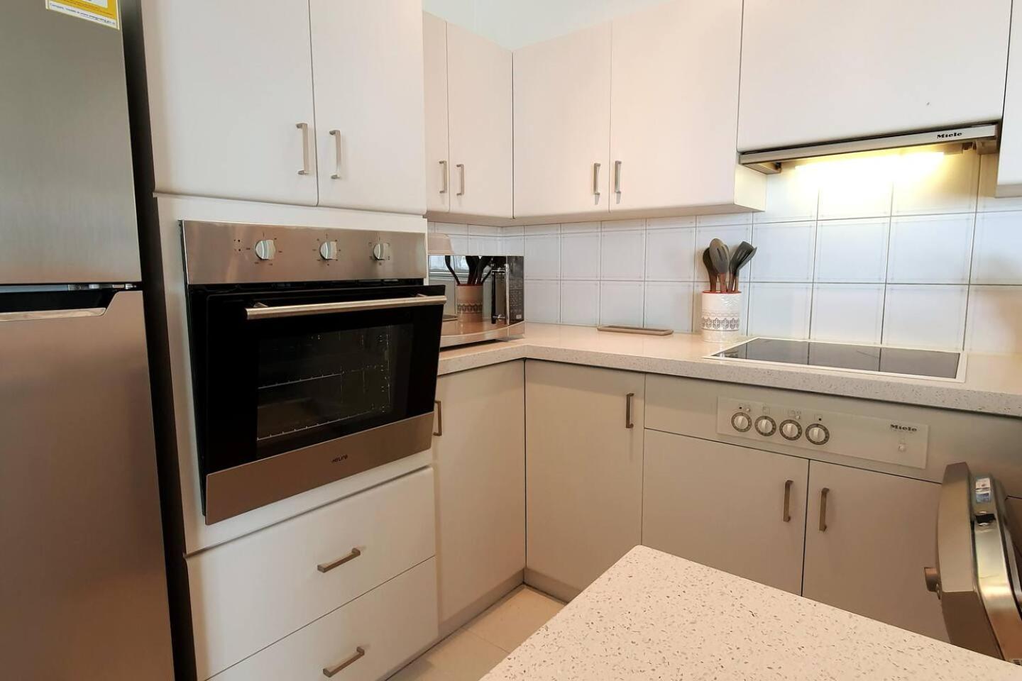 Sandcastles Beachfront Luxury Retreat Apartment *