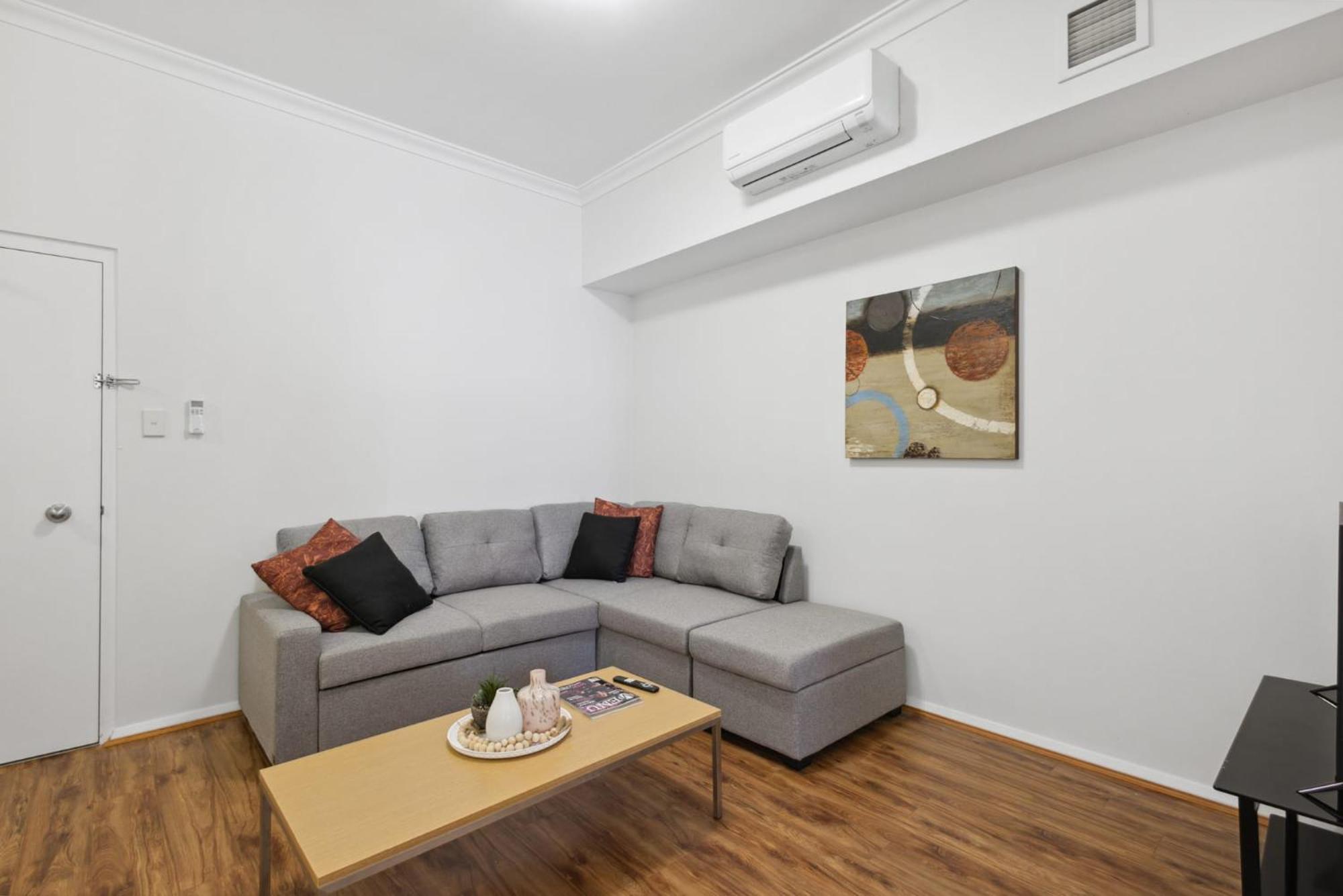 1bdr 1bth 1prk - Street Joy Apartment