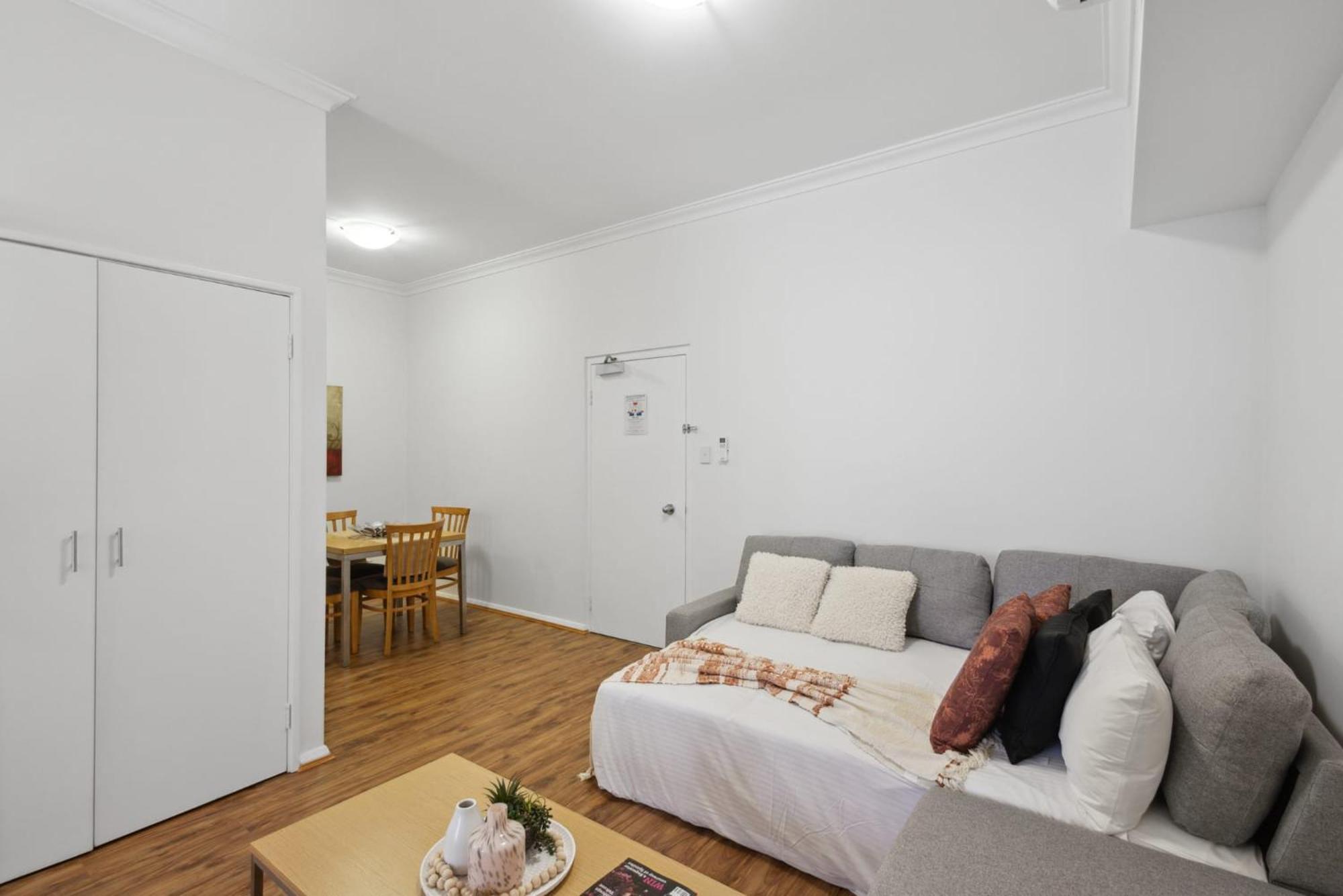 1bdr 1bth 1prk - Street Joy * Perth